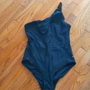 One shoulder bathing suit